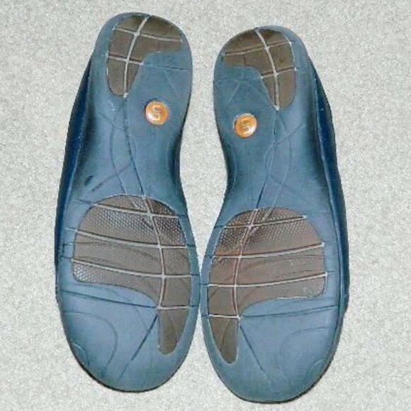 Women's CLARKS Structured Loafers Size 8 Medium Navy Blue Leather Slip-Ons - Picture 9 of 12